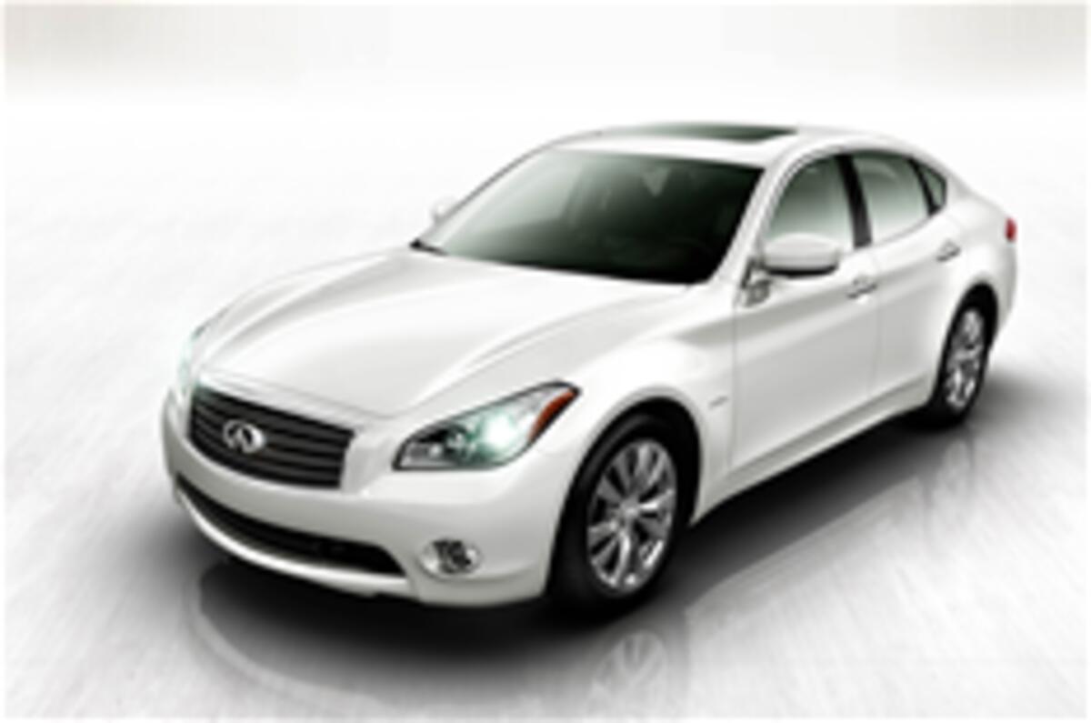 Hybrid Infiniti M for UK