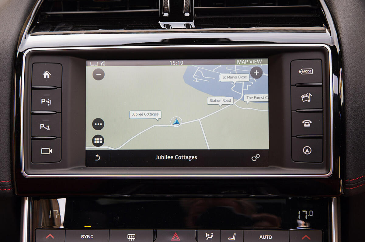 Jaguar XE infotainment system