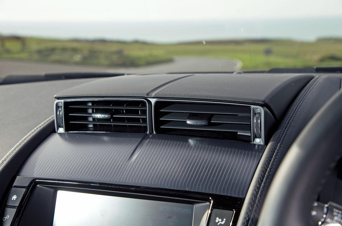 Jaguar F-Type 2.0 air vents