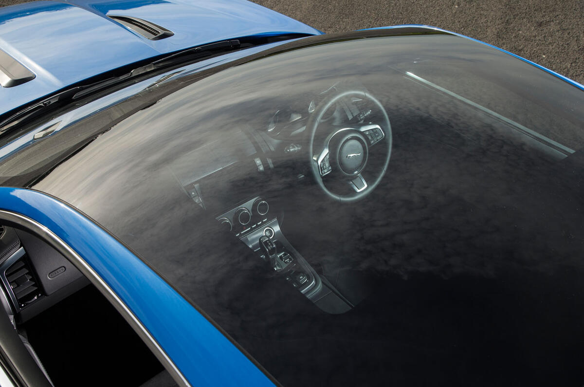 Jaguar F-Type 2.0 panoramic roof