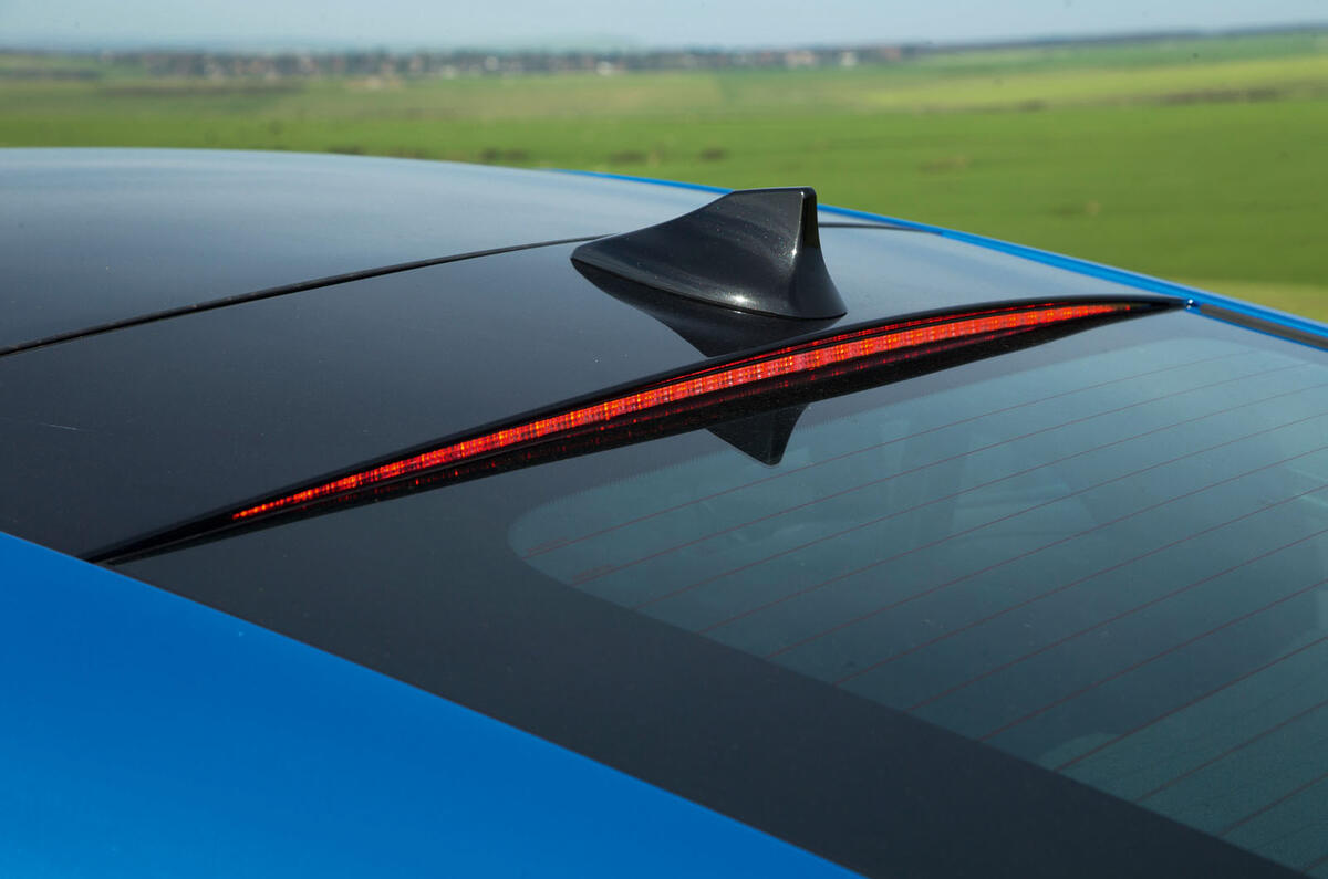 Jaguar F-Type 2.0 sharkfin aerial