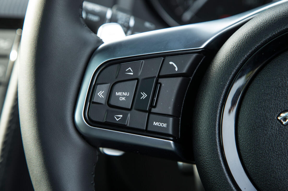 Jaguar F-Type 2.0 steering wheel controls