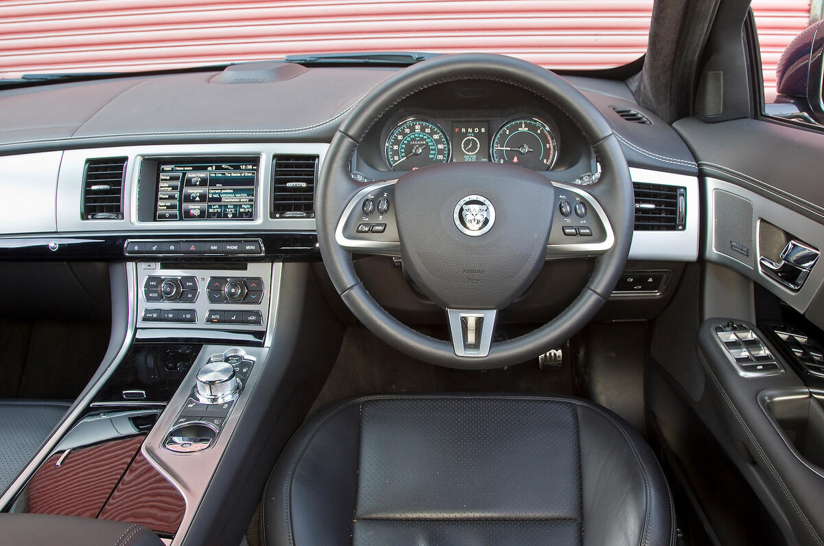 DGH SYSTEM Easy Line Glide 112 Cm Barres De Toit Compatible Avec Volkswagen Passat (B8) Alltrack Break 2015-2024 Avec Rails Fermées, Verrouillable, 100 Kg