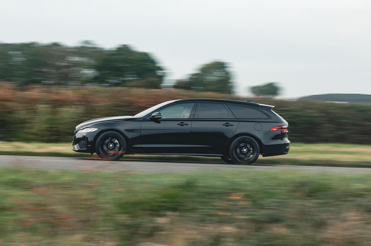 jaguar xf sportbrake review 2023 002 panning side