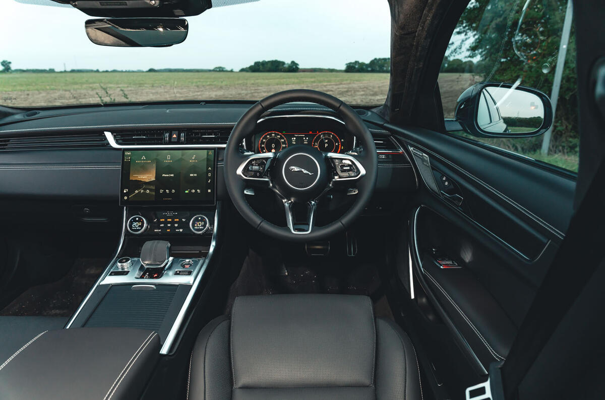 jaguar xf sportbrake avis 2023 009 tableau de bord