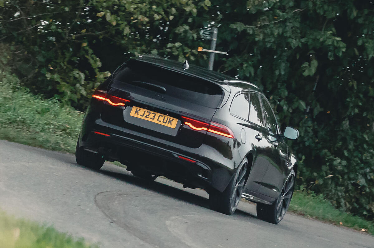 Jaguar XF Sportbrake arrière trois quarts de virage