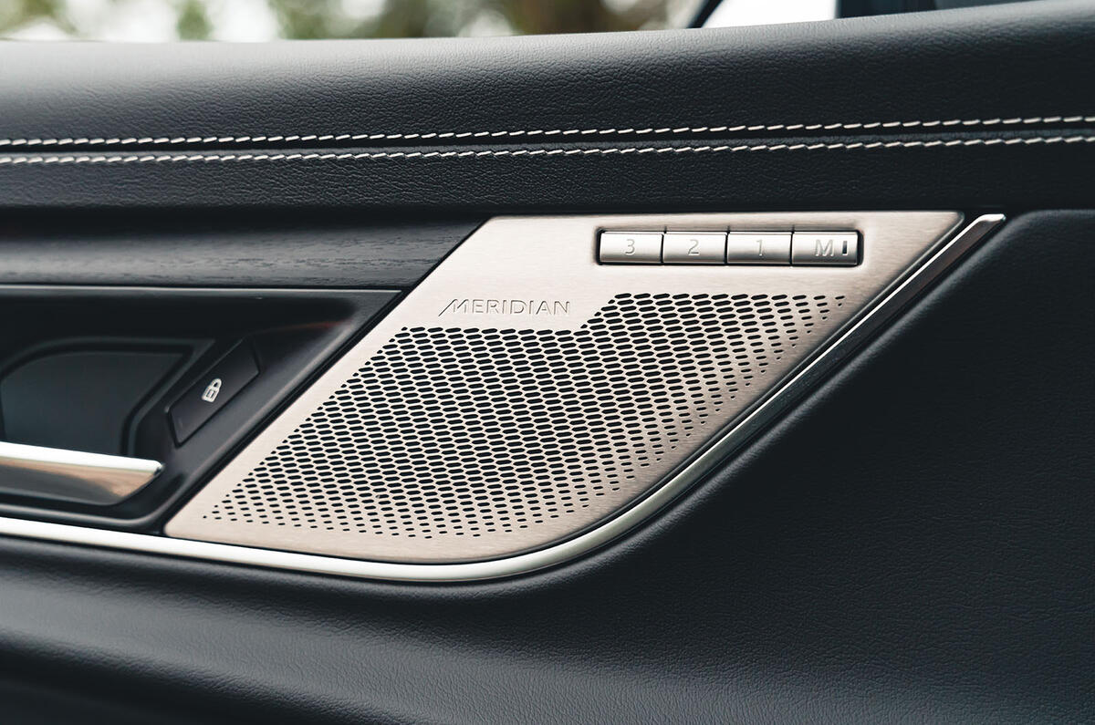 Grille de haut-parleurs de la Jaguar XF Sportbrake