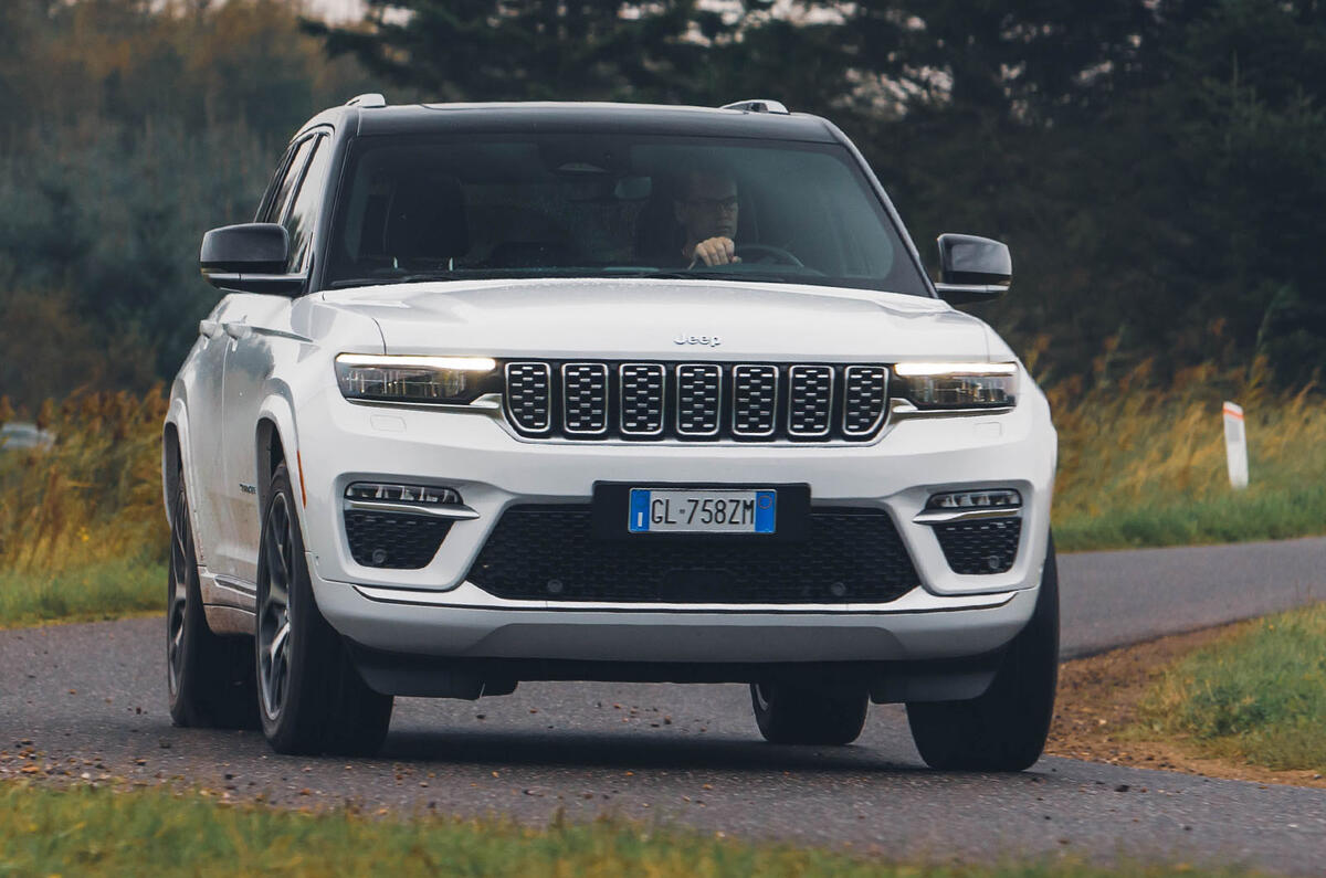 jeep grand cherokee 2023 01 cornering front