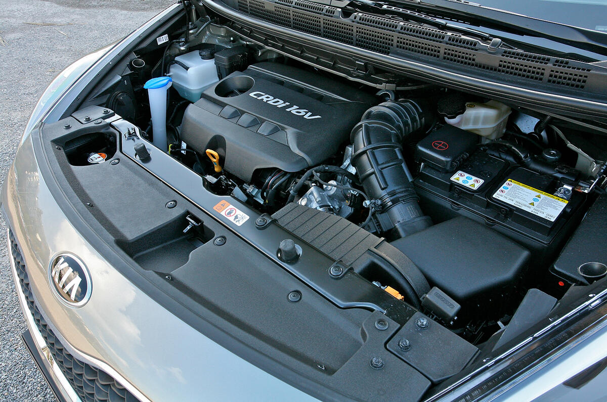 Kia Carens 134bhp 1.7 diesel first drive review review Autocar