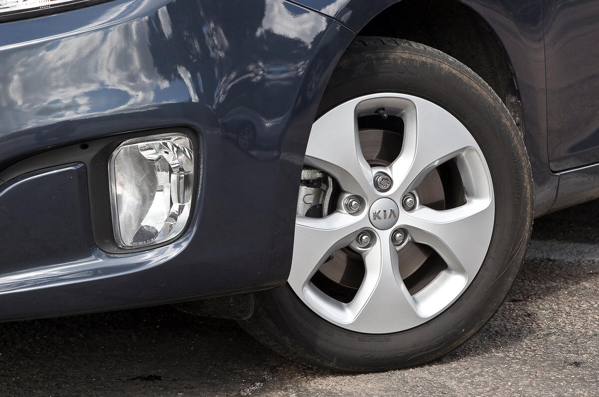 Kia Carens Review (2018) Autocar