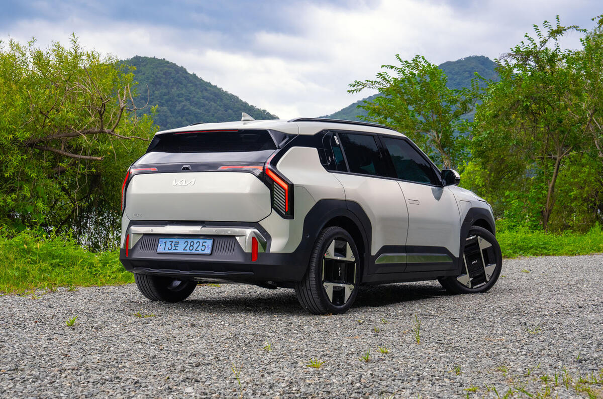 Kia EV3 avis 2024 25 statique arrière