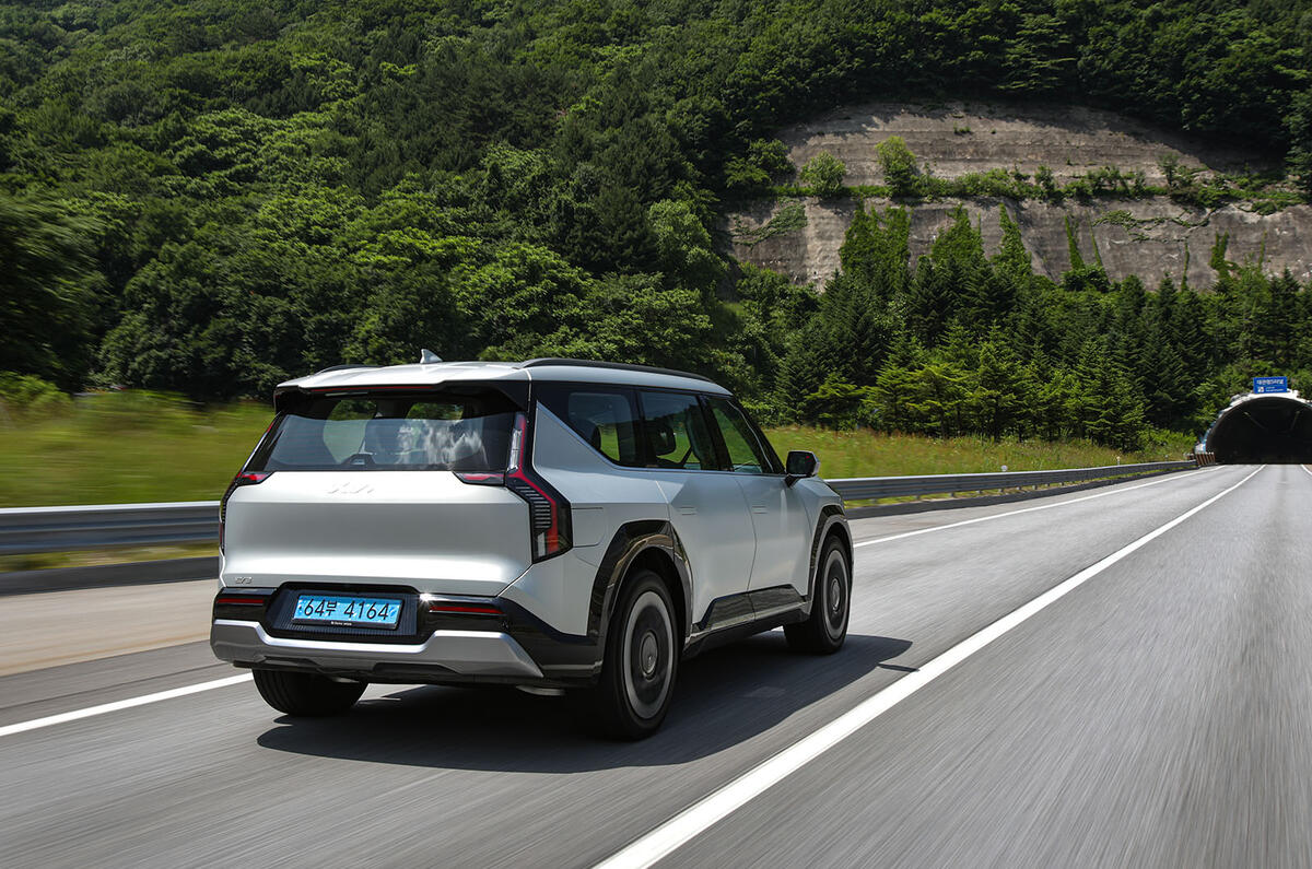 kia ev9 review 2023 03 tracking rear