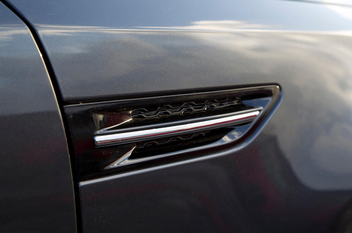 Kia Optima side vents