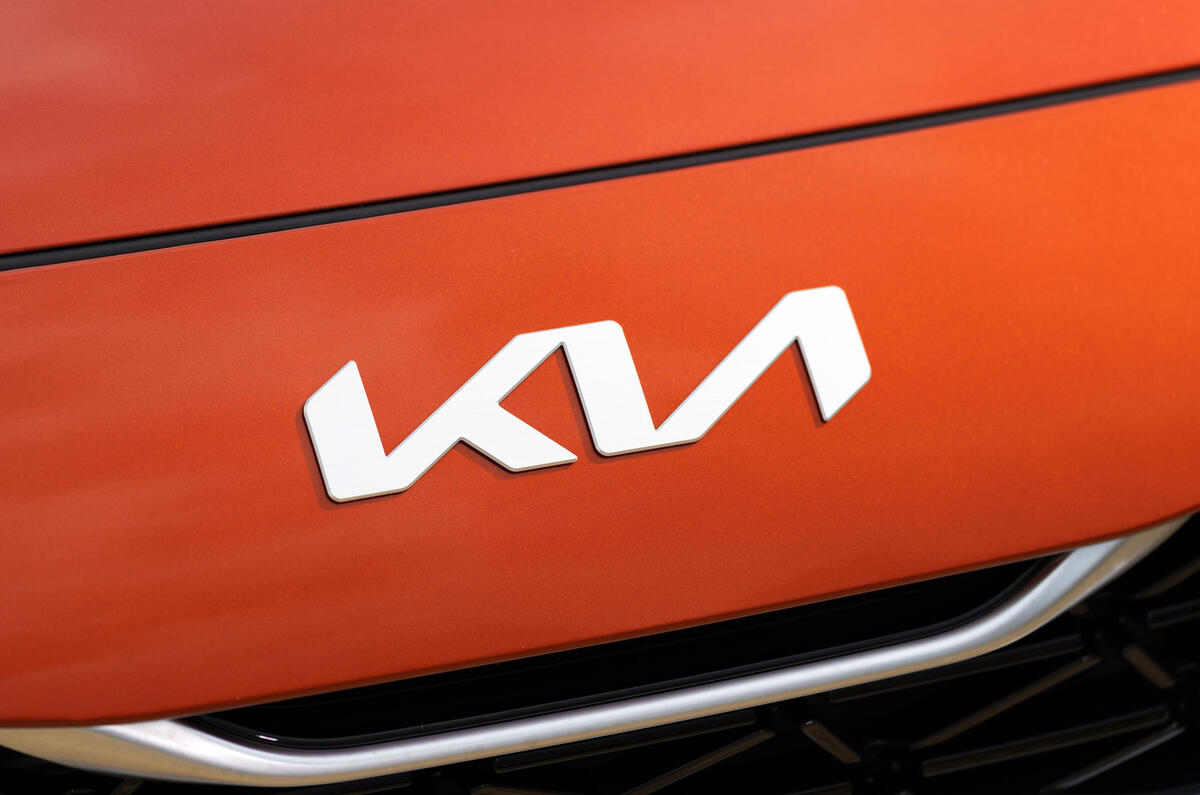 Kia Ceed avis badge