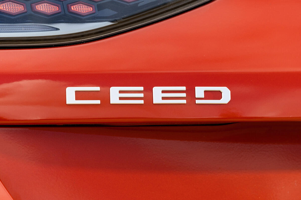 Kia Ceed avis badge arrière