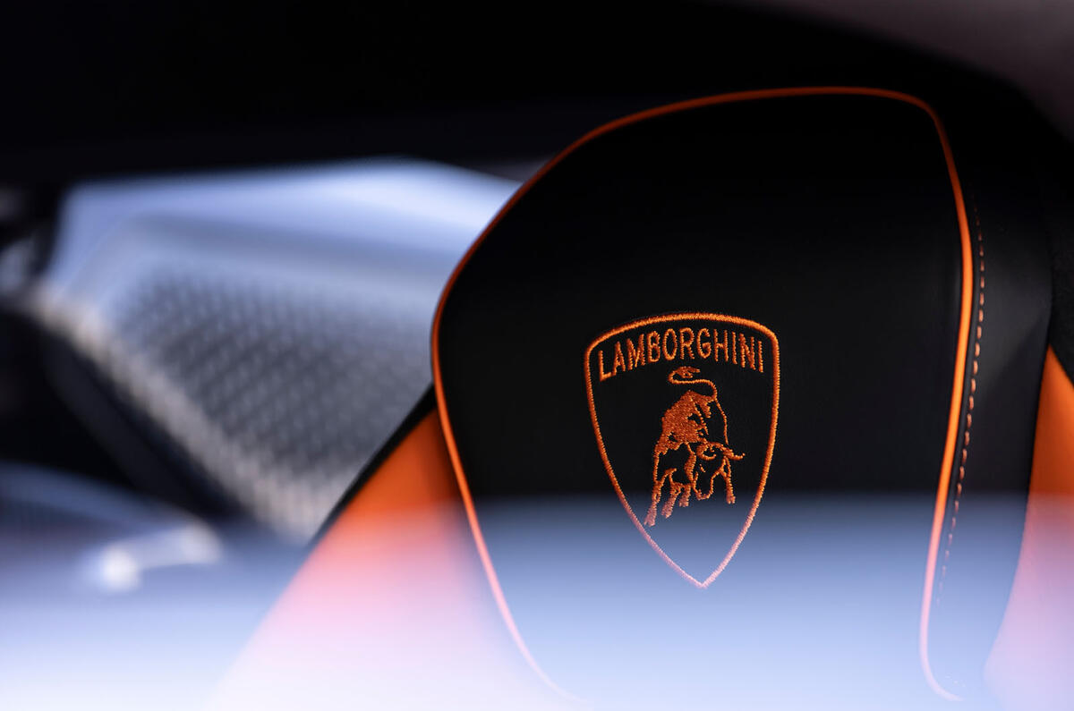 lamboghini revuelto review 2023 23 seats trim