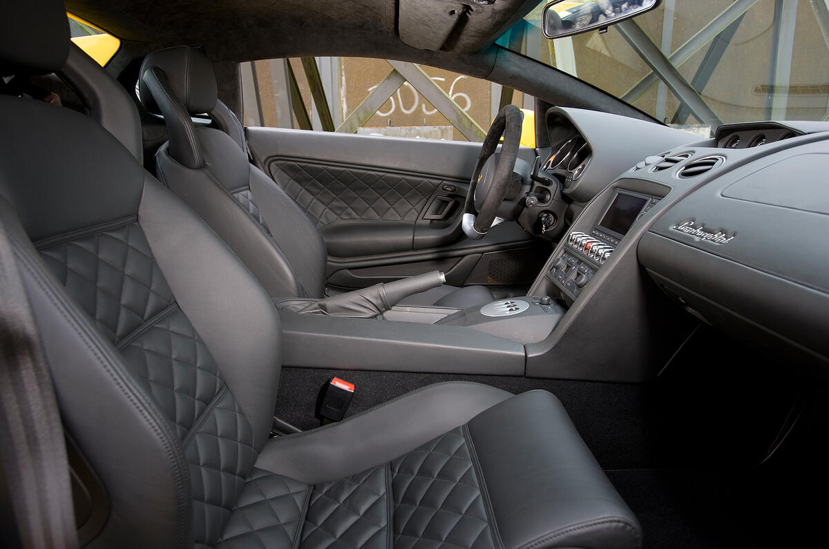 Lamborghini Gallardo 2003-2013 interior | Autocar Lamborghini Gallardo 2003-2013 interior | Autocar