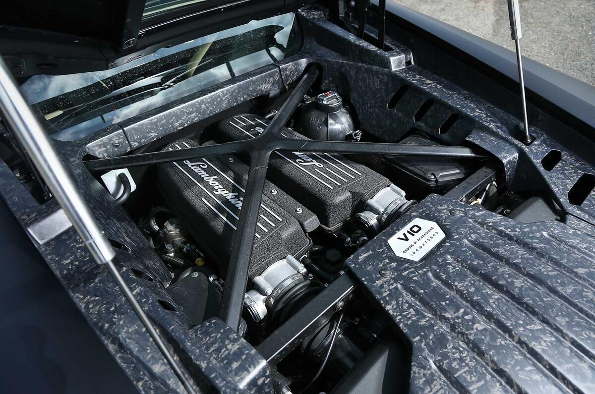 lamborghini-huracan-33.jpg?itok=Gm58z6DJ