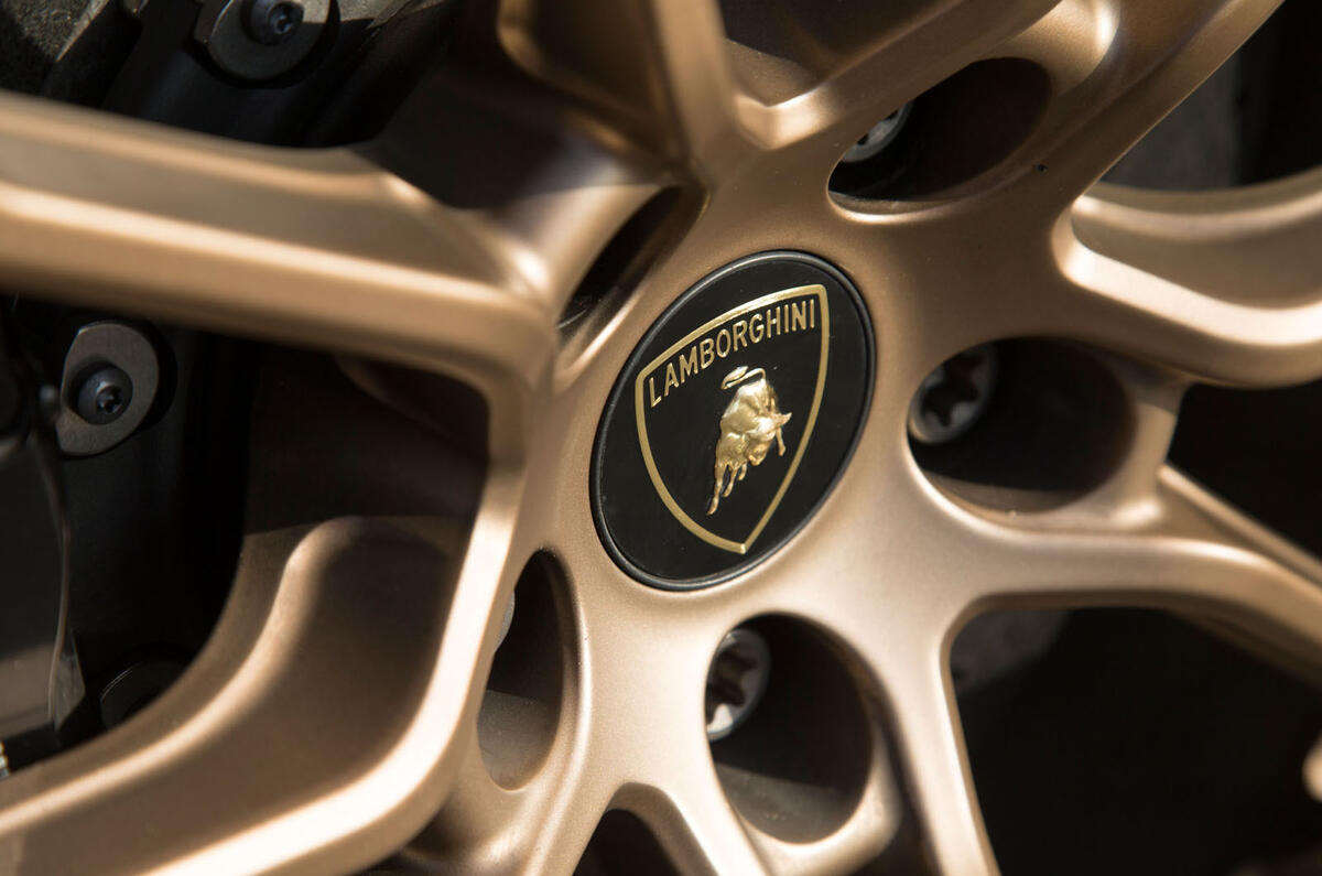 Lamborghini Huracán Performante wheel badging