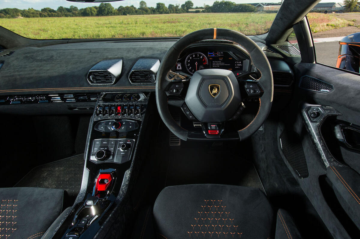 Lamborghini Huracán Performante dashboard