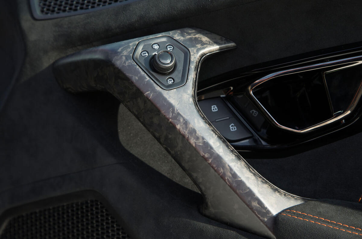 Lamborghini Huracán Performante door mirror controls