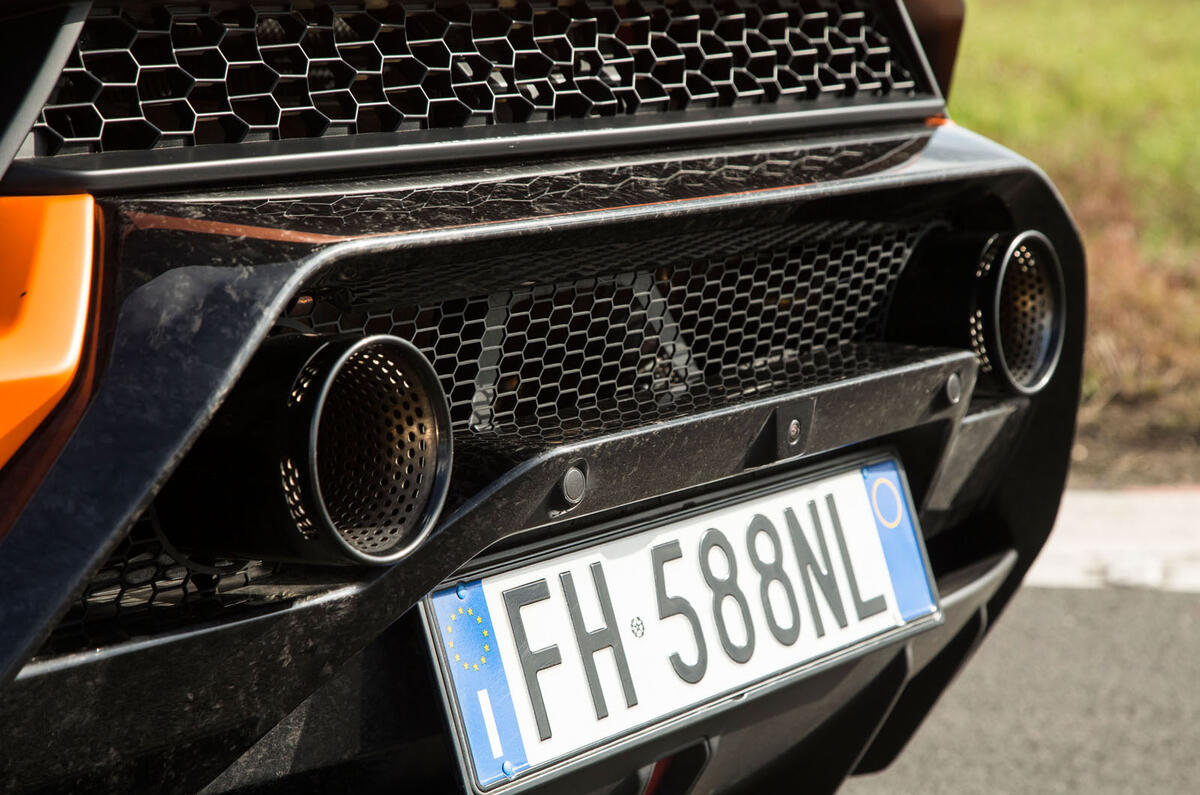 Lamborghini Huracán Performante dual exhausts