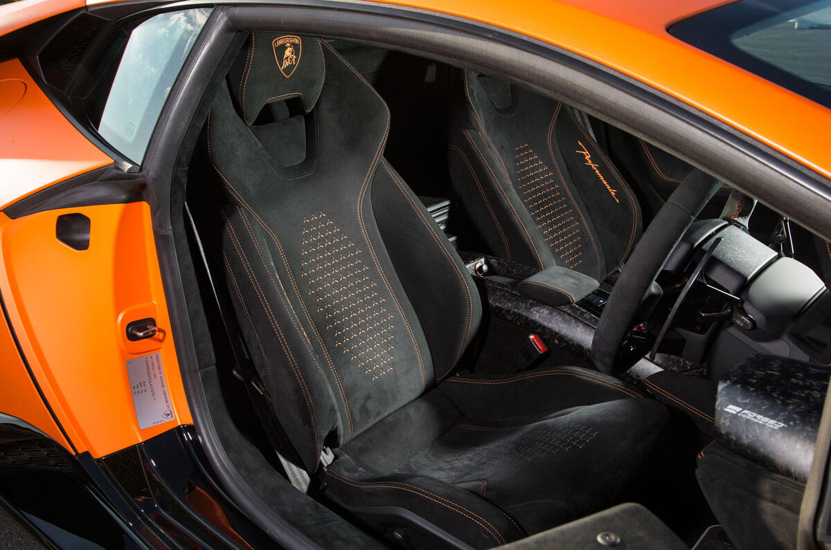 Lamborghini Huracán Performante front seats