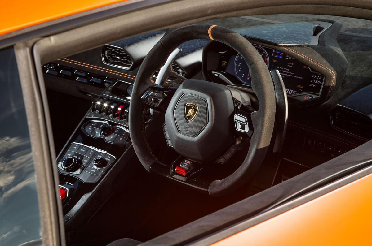 Lamborghini Huracán Performante interior