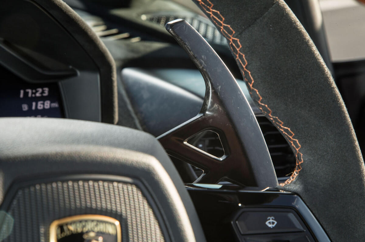 Lamborghini Huracán Performante paddle shifters
