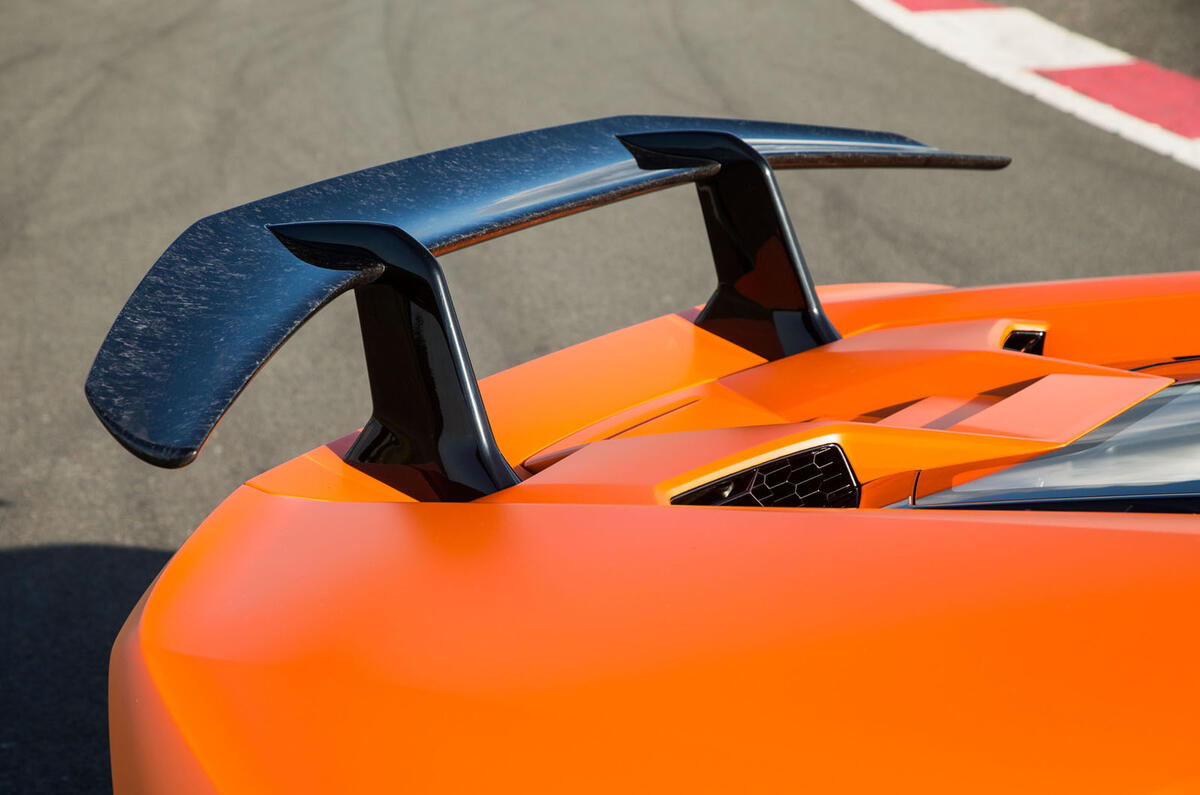 Lamborghini Huracán Performante rear spoiler