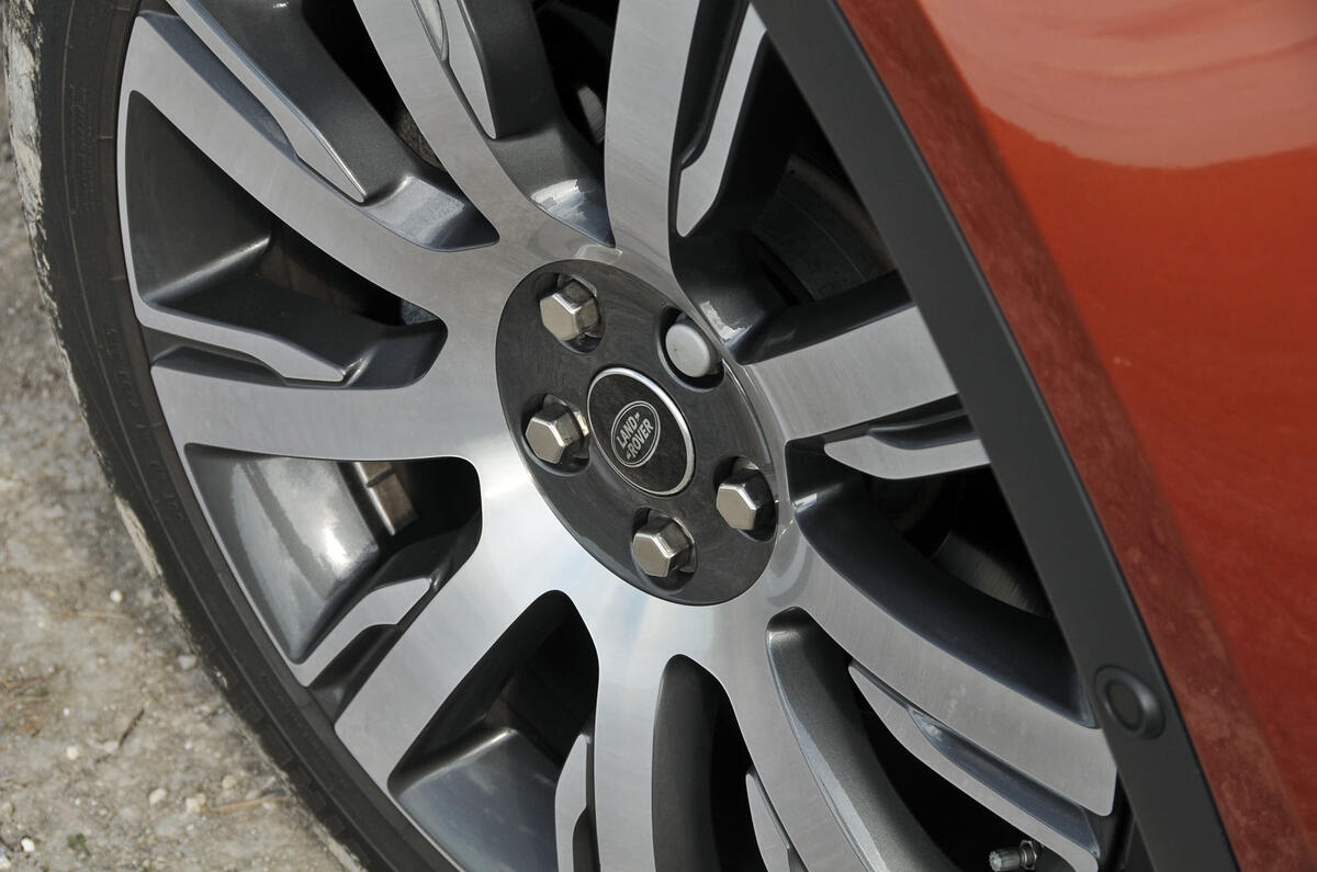 Land Rover Discovery alloy wheels