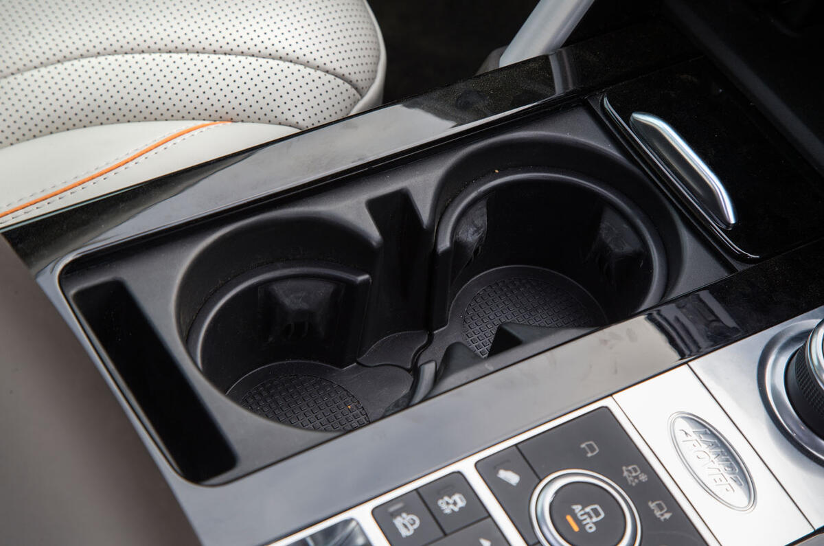 Land Rover Discovery cupholders