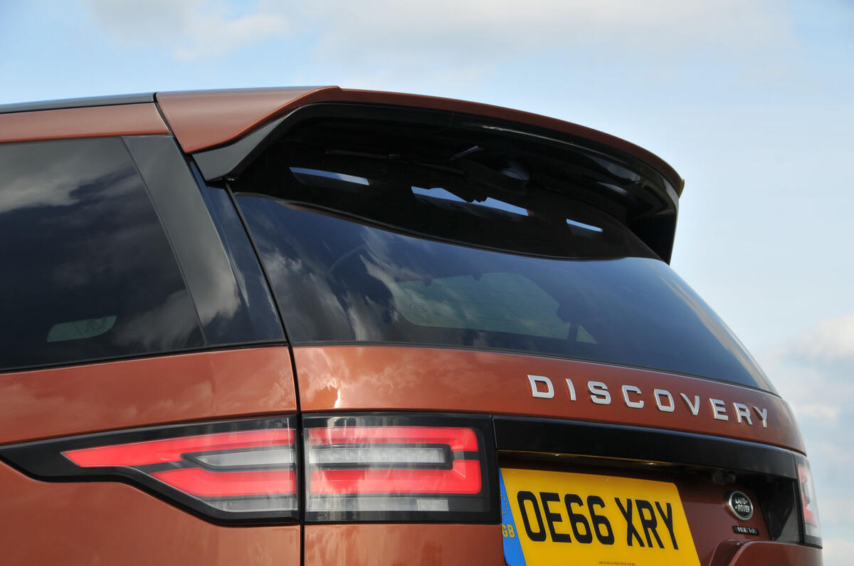 Land Rover Discovery roof spoiler