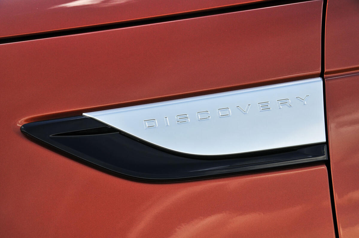 Land Rover Discovery side badging