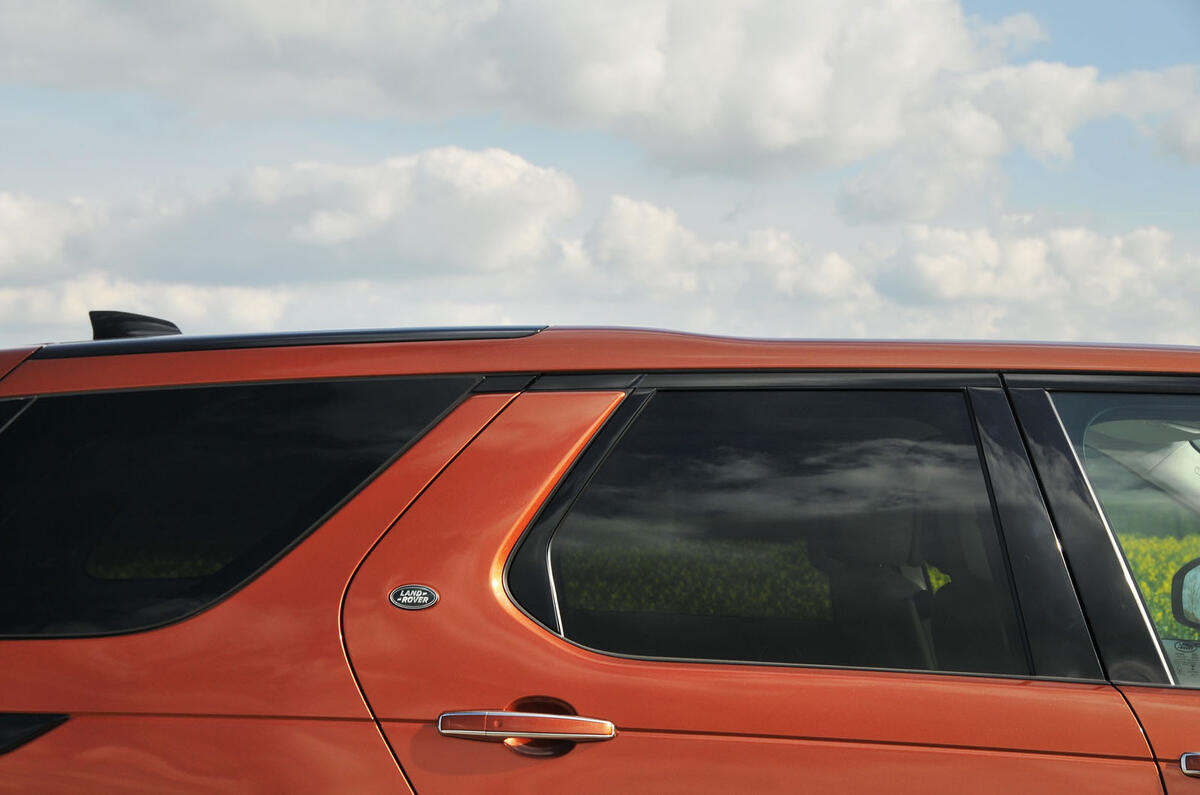 Land Rover Discovery tapered roofline