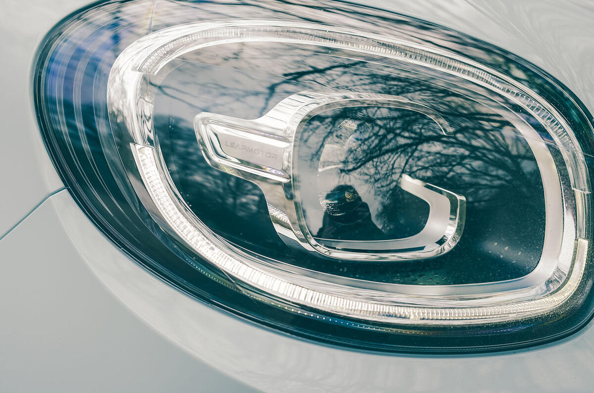 leapmotor t03 review headlight