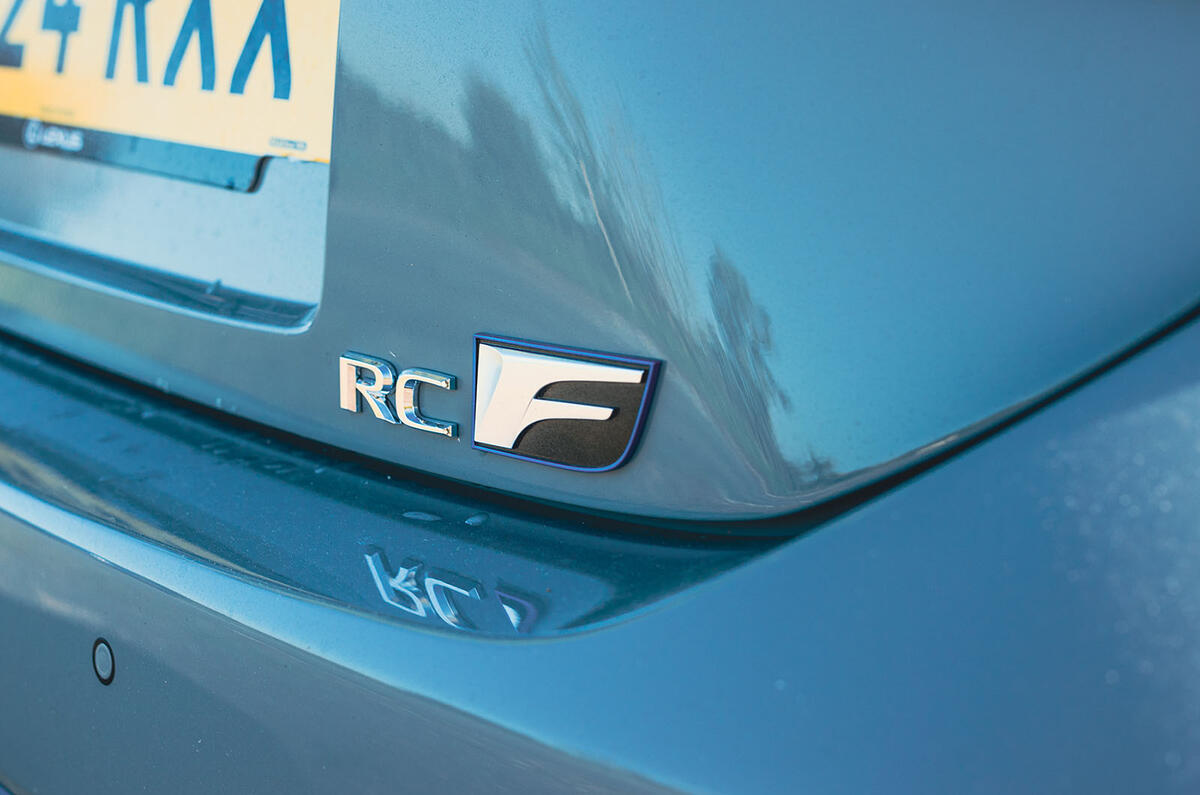 Badge de la Lexus RCF Ultimate 2024 10
