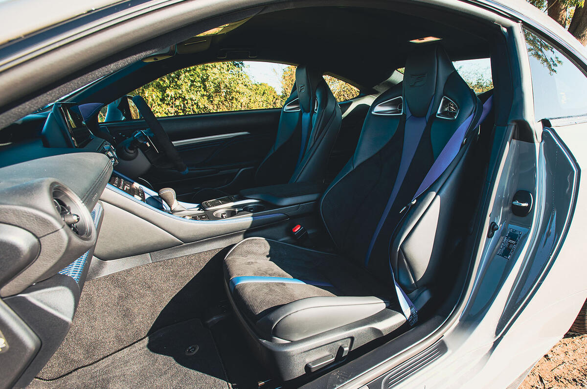 Lexus RCF Ultimate 2024 sièges avant 36