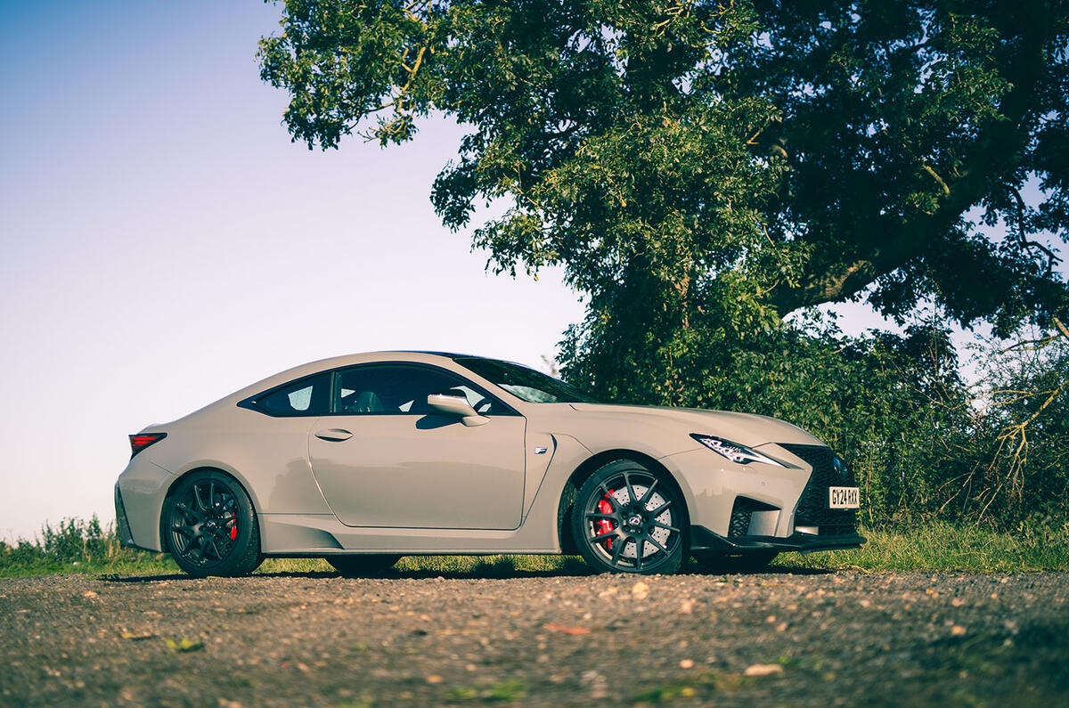 Lexus RCF Ultimate 2024 avant statique 1