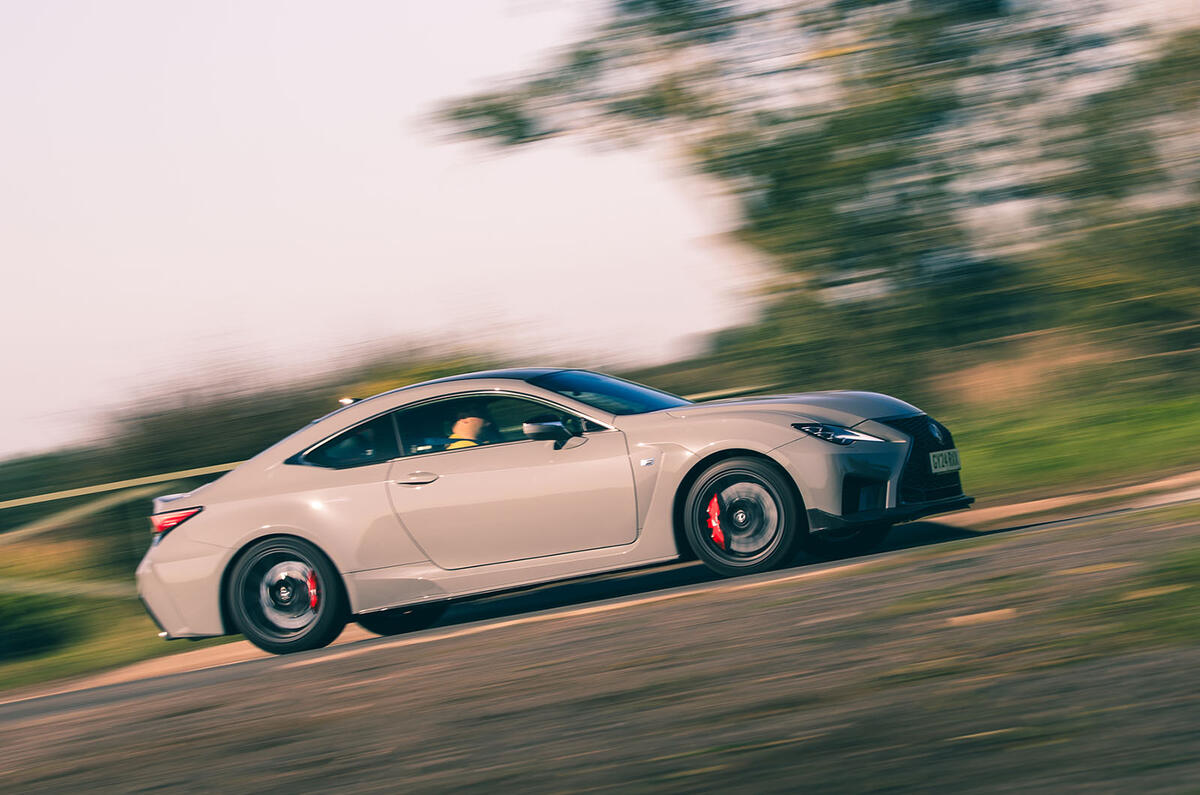 Lexus RCF Ultimate 2024 panoramique 41
