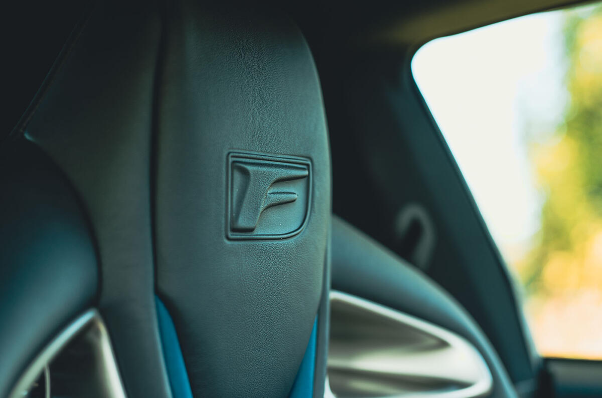 Lexus RCF Ultimate 2024 détail du siège 30