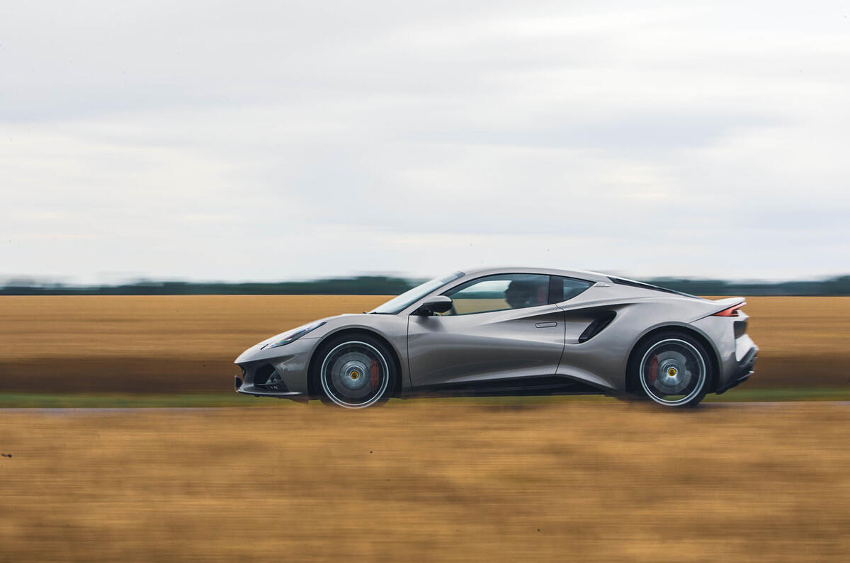 lotus emira 4 cylindres 2023 compte-rendu 02 panoramique latéral