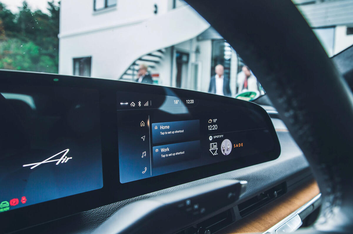 lucid air 2023 review 007 screens