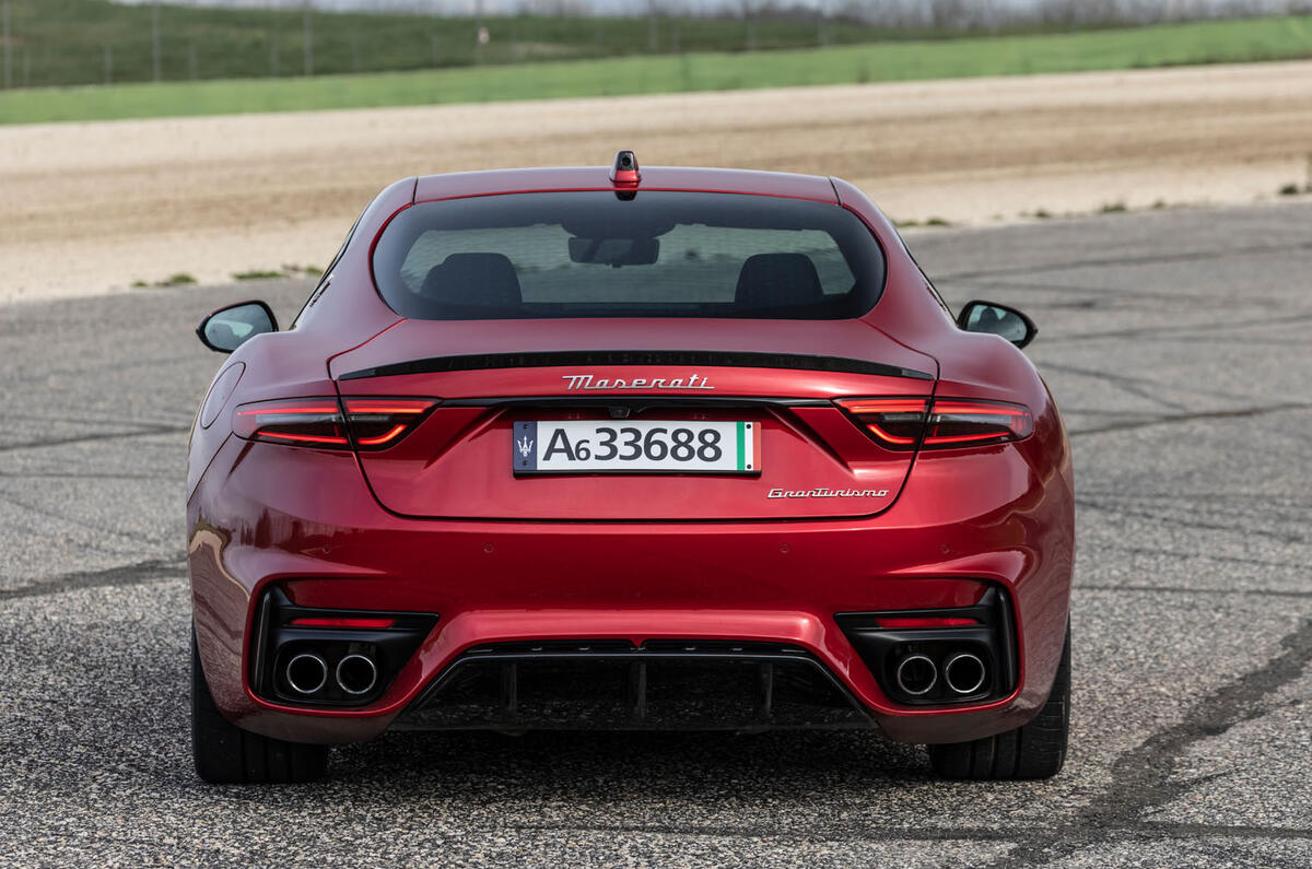 maserati granturismo trofeo essai routier 2023 21 statique arrière