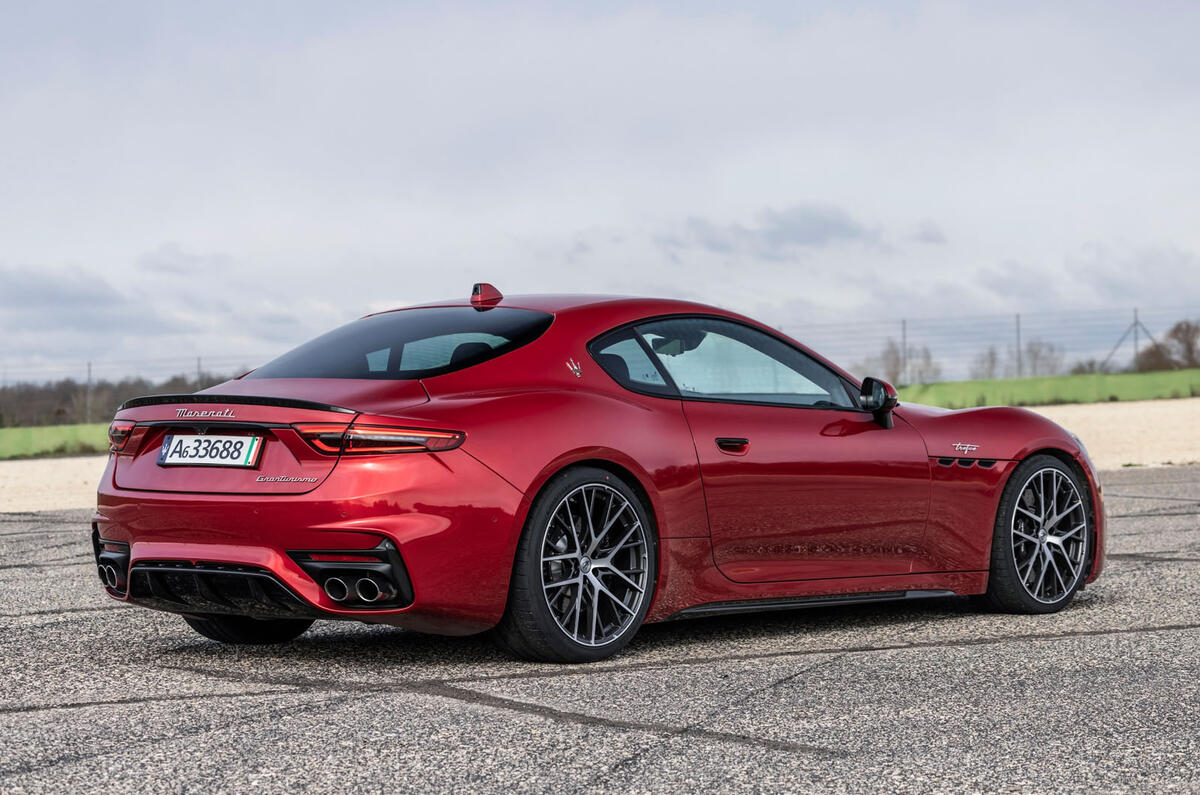 maserati granturismo trofeo essai routier 2023 22 statique arrière