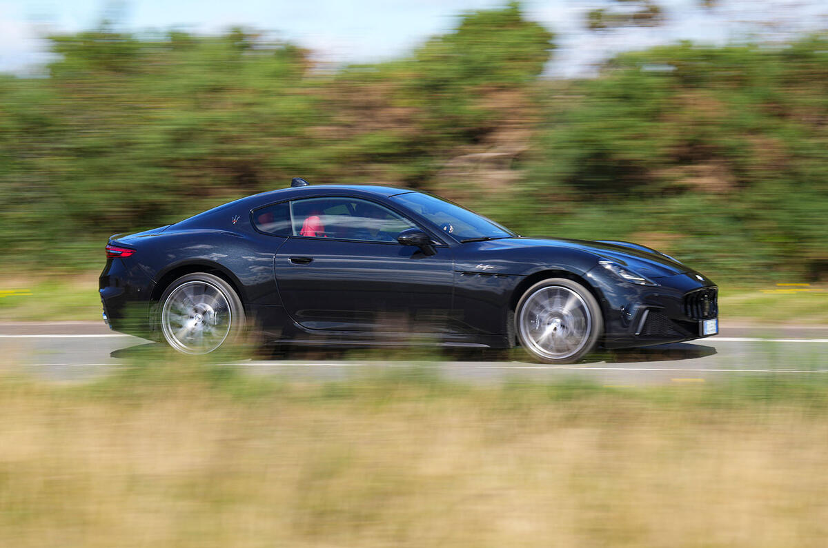 maserati granturismo trofeo uk review 2023 02 panning side
