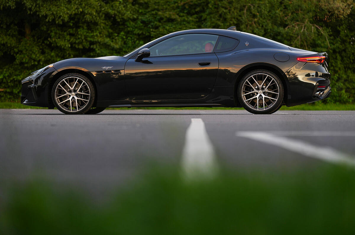 maserati granturismo trofeo uk review 2023 13 static side