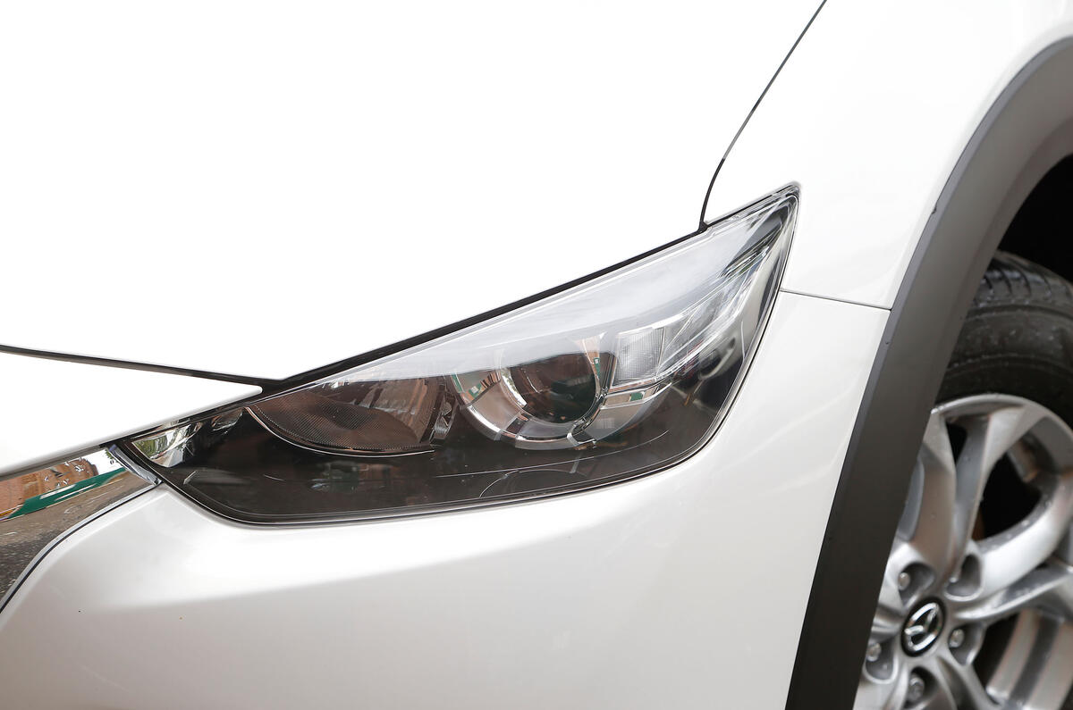 Mazda CX-3 LED headlights