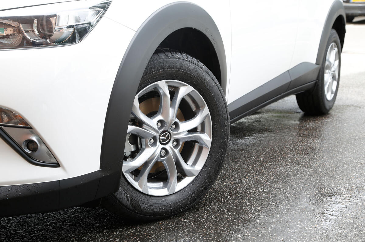 Mazda CX-3 SE-L foglights