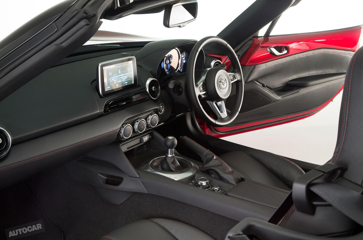 Mazda mx5 салон